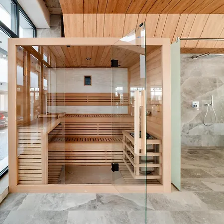 Motoa Pool & By Alezzi Apartment