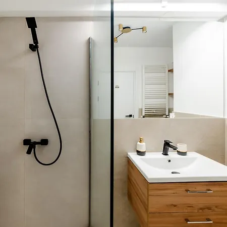 Motoa Pool & By Alezzi