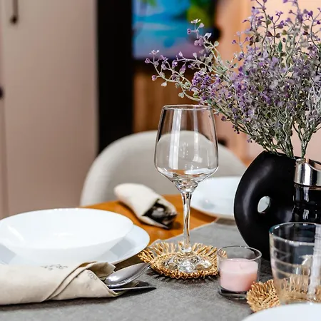 Motoa Pool & By Alezzi Апартаменты