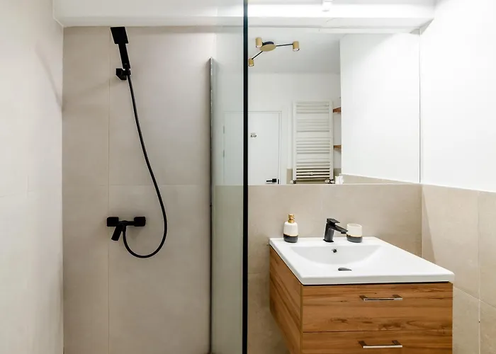 Motoa Pool & By Alezzi