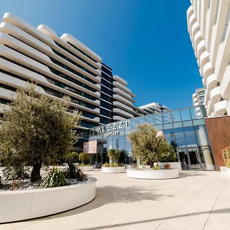 Motoa Pool & By Alezzi